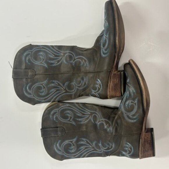 Roper Shoes - Women’s Roper western Cowboy Boots – Blue Embroidered Boot size 9.5